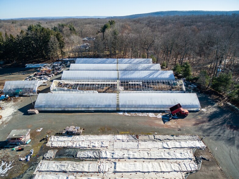 More Photos Of 1709 Kensington Rd, Berlin Specialty For Sale