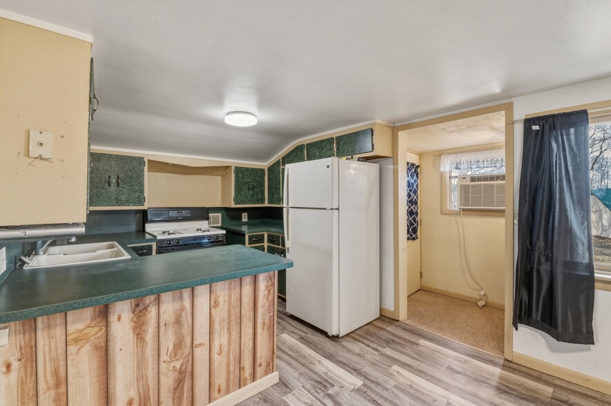 More Photos Of 3450 Mid Valley Dr, De Pere Flex For Sale