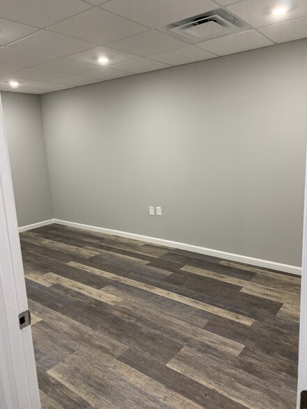 More Photos Of 615 Colonial Park Dr, Roswell Loft Creative Space For Lease