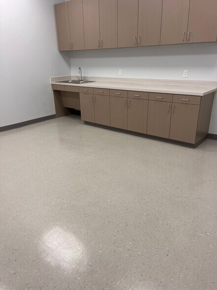 More Photos Of 1244-1288 Silber Rd, Houston Unknown For Lease