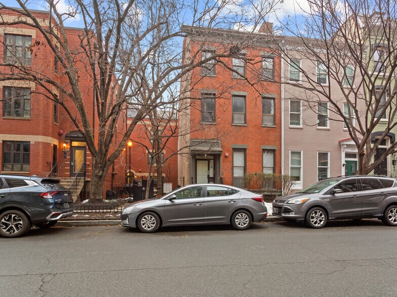 More Photos Of 1223 N St NW, Washington Apartments For Sale