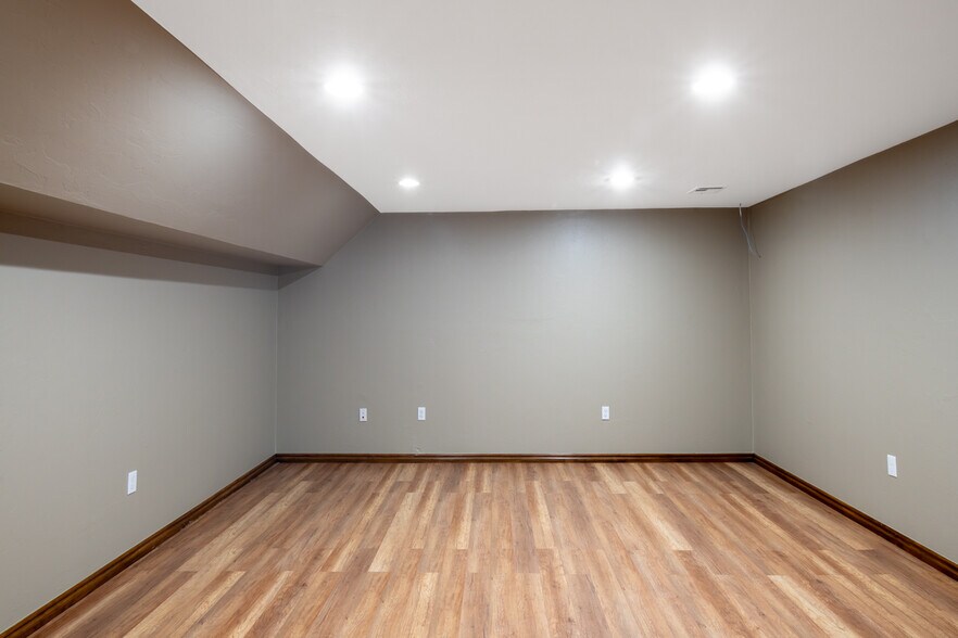 More Photos Of 12007 NE 23rd St, Choctaw Warehouse For Sale