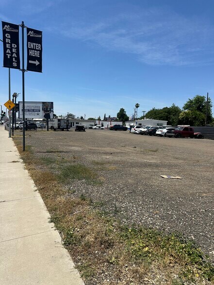 More Photos Of 1825 E 21st St, Merced Office For Lease