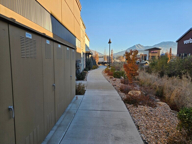 More Photos Of 1287 N Canyon Creek Pky, Spanish Fork General Retail For Lease
