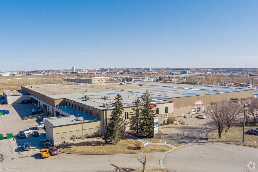 More Photos Of 5760 9th St SE, Calgary Warehouse For Lease