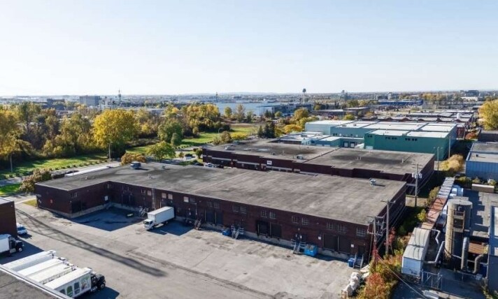 Primary Photo Of 8441 - 8579 Ch. Dalton Mont-Royal, Mont-Royal Industrial For Lease