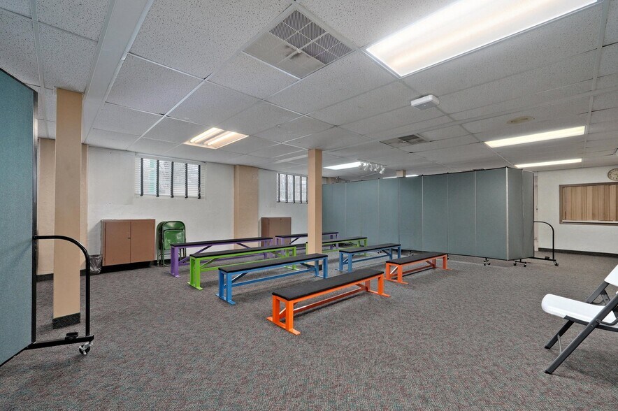 More Photos Of 2440 E Seminole St, Springfield Specialty For Sale