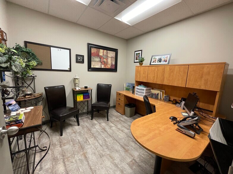 More Photos Of 2810 Bremner Ave, Red Deer Storefront For Sale