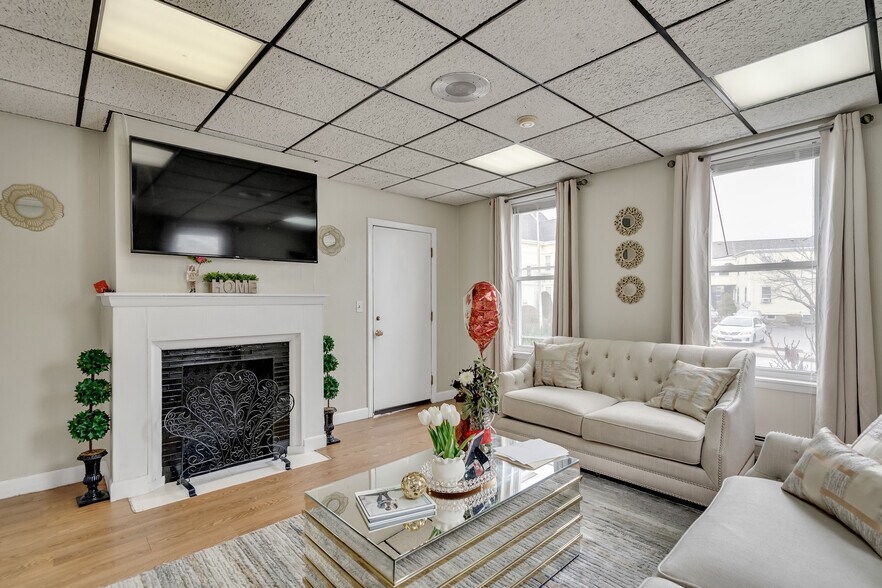 More Photos Of 161 High St, Taunton Office Residential For Sale