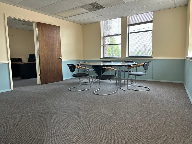 More Photos Of 5 E Palisade Ave, Englewood Storefront Retail Office For Lease
