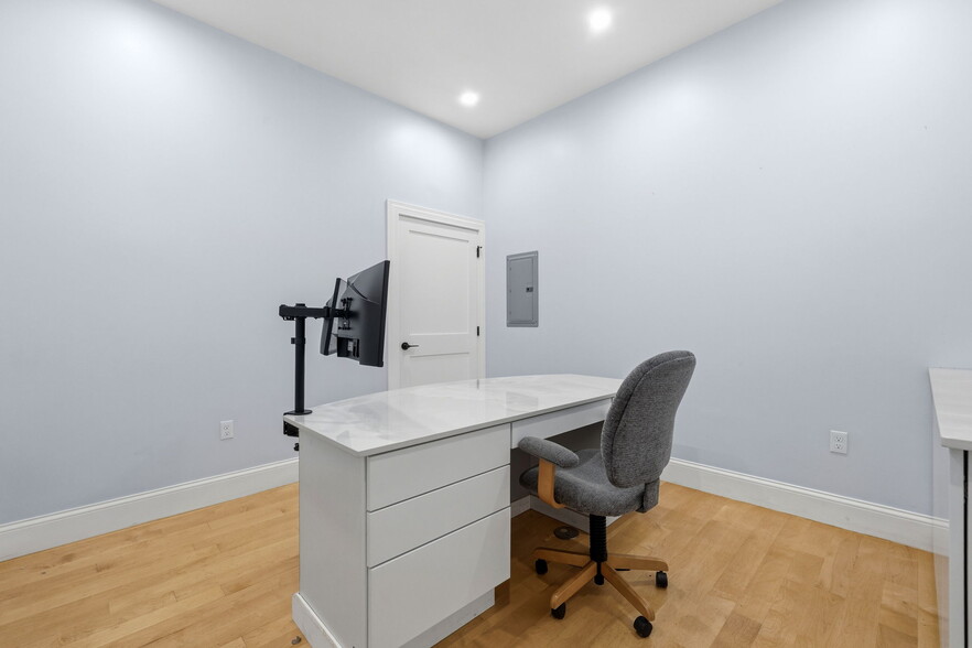 More Photos Of 129-131 N Washington St, Boston Storefront Retail Office For Sale