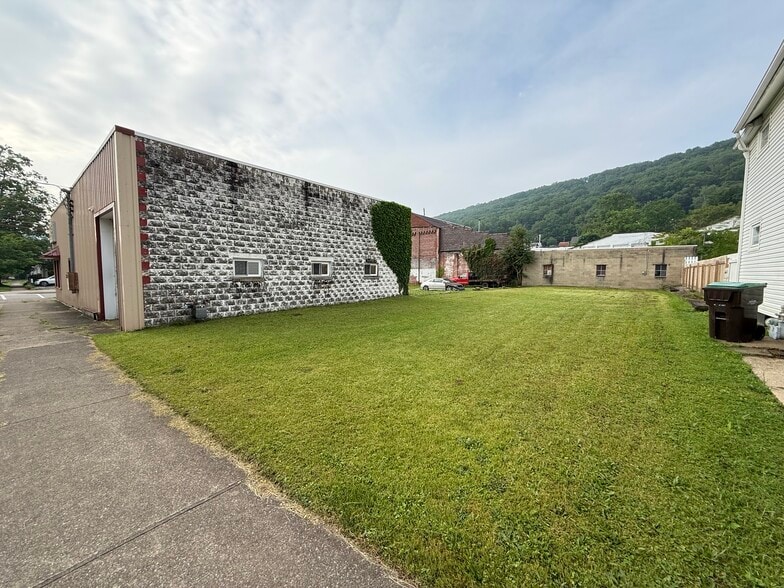 More Photos Of 622 13th St, Franklin Auto Repair For Sale