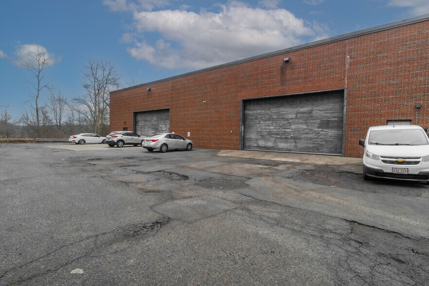 More Photos Of 60 Kendrick St, Needham Warehouse For Lease
