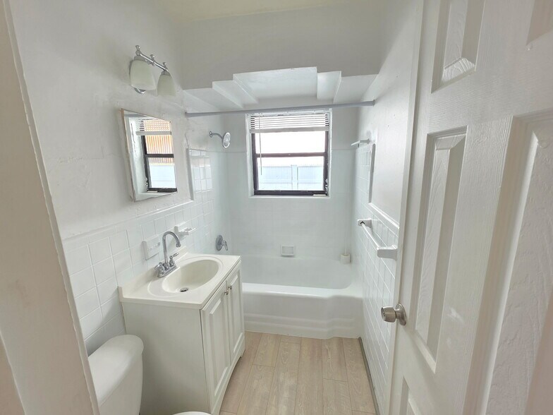 More Photos Of 560 NE 15th Ave, Fort Lauderdale Apartments For Sale