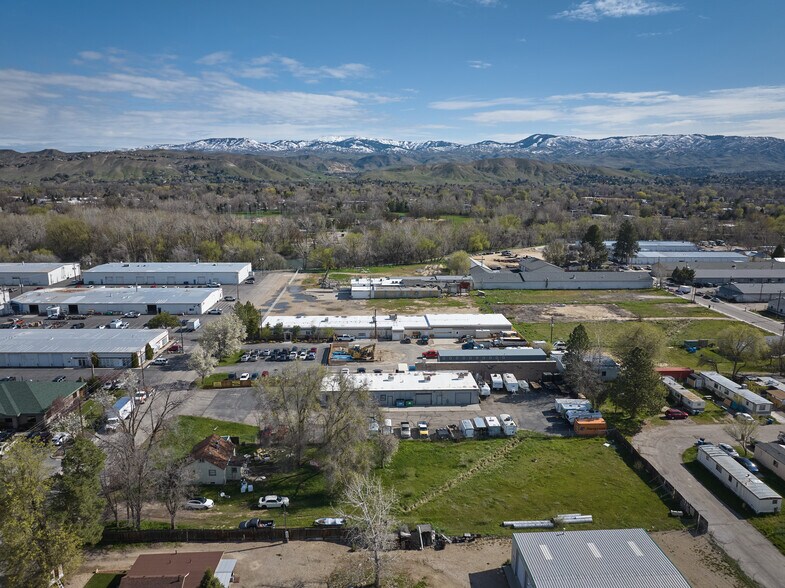 More Photos Of 417 E 45th St, Garden City Industrial For Sale