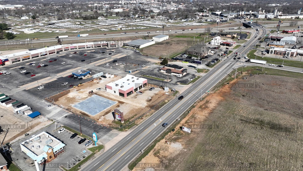 More Photos Of 1565-1585 S Jefferson Ave, Lebanon General Retail For Lease