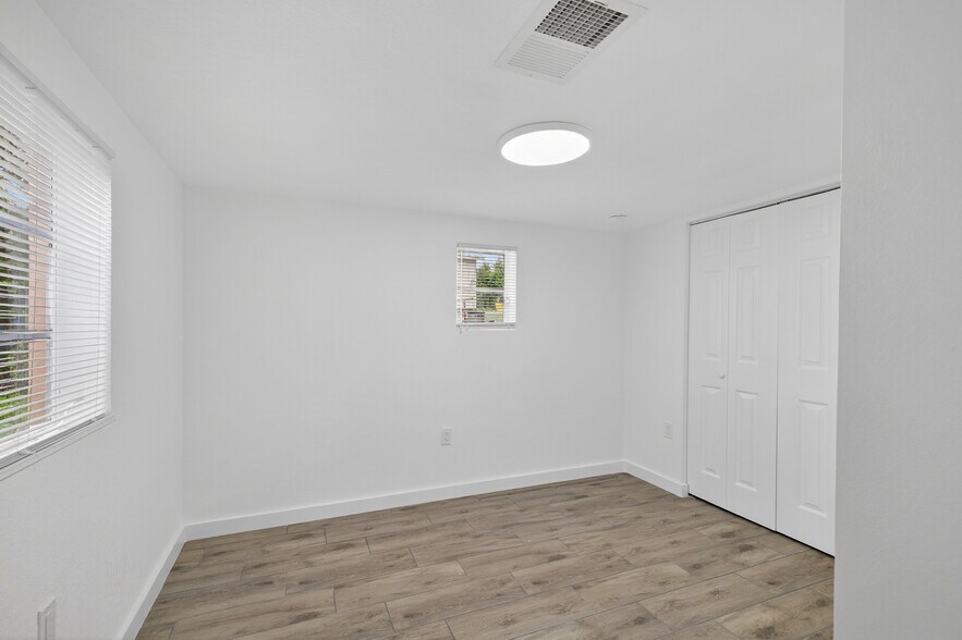 More Photos Of 2710 53rd Ave N, Saint Petersburg Multifamily For Sale