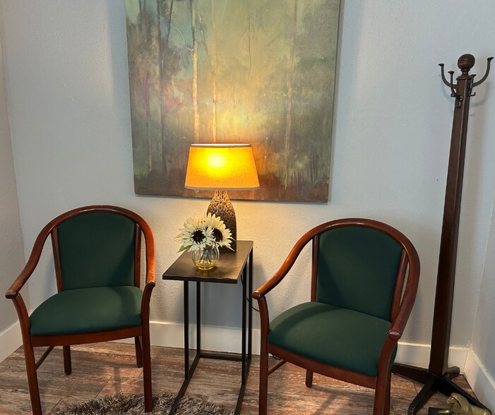 More Photos Of 1031 W Pearl St, Granbury Office Residential For Lease