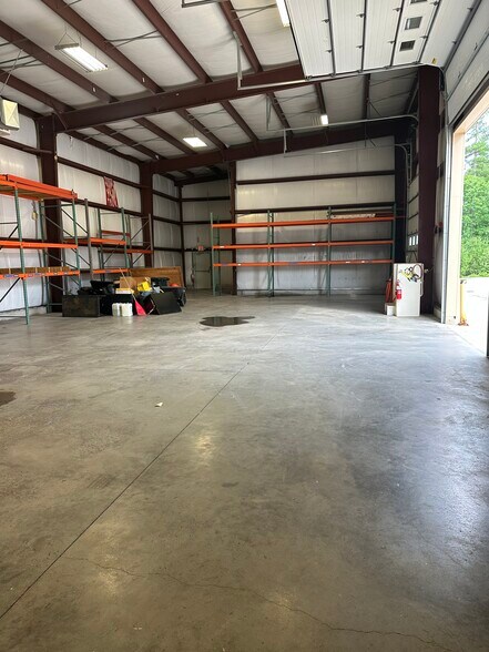 More Photos Of 61 Airport Dr, Rochester Service For Lease