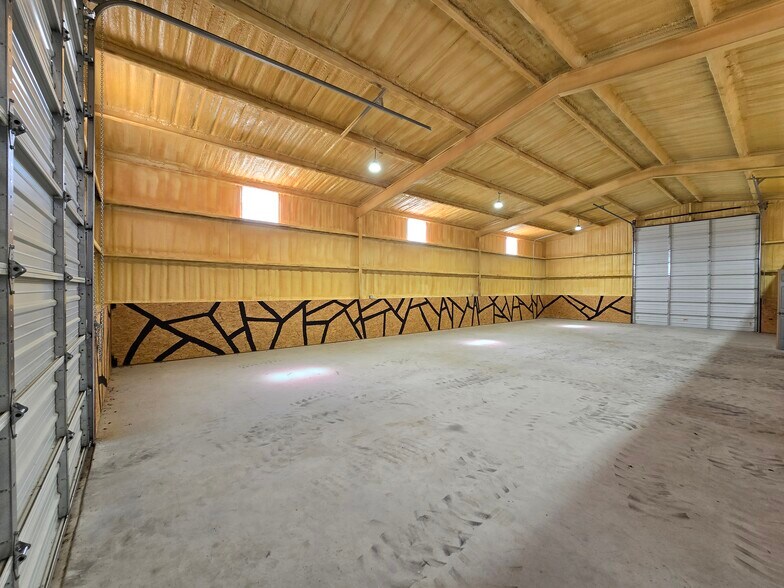 More Photos Of 401 N Central Ave, Troy Flex For Lease