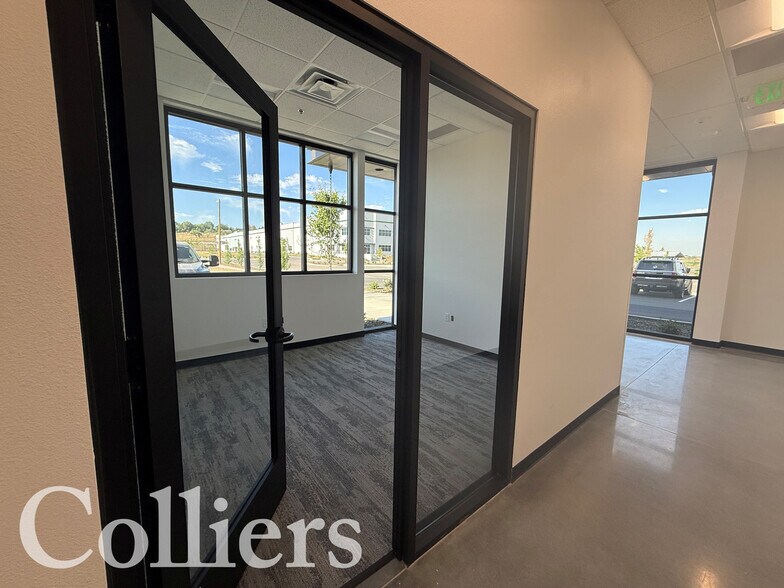 More Photos Of 4850 Grand Mogul Dr, Meridian Warehouse For Lease