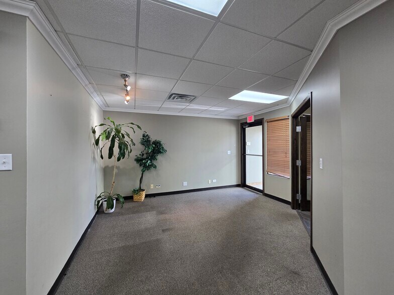 More Photos Of 9721 Prairie Ave, Highland Medical For Sale