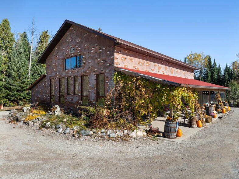 More Photos Of 9090 M-68, Alanson Storefront For Sale