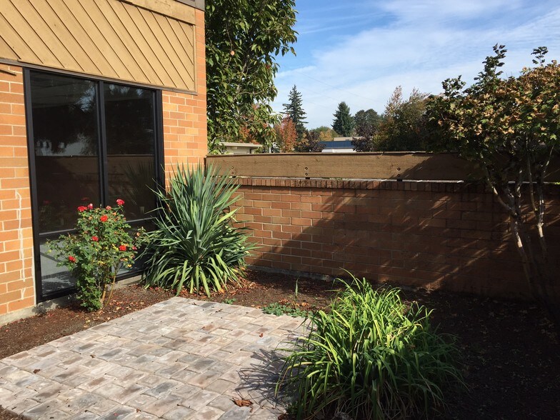 More Photos Of 527 SE Baseline St, Hillsboro Medical For Lease