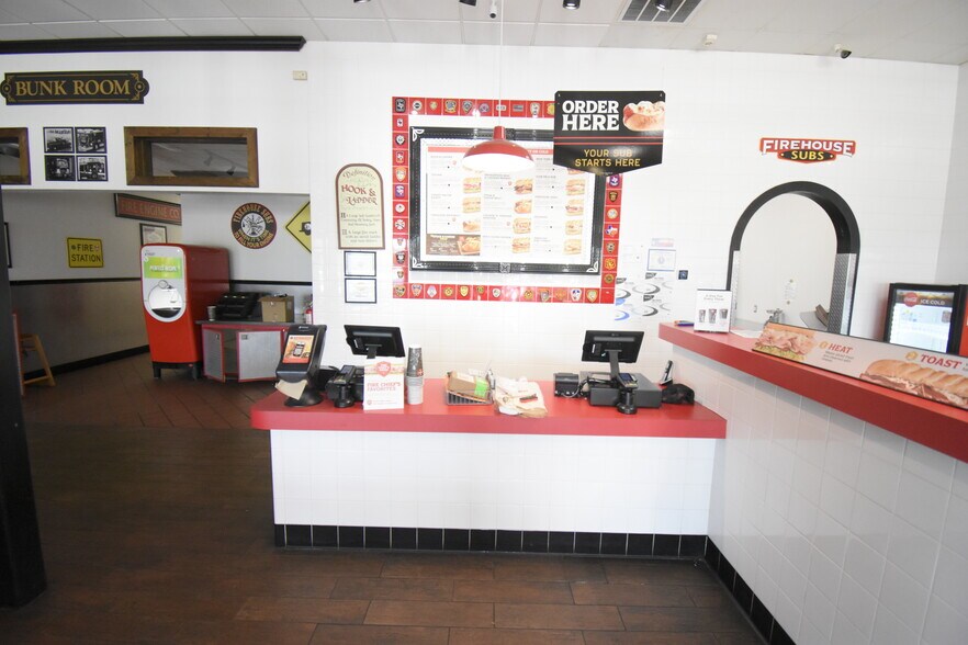 More Photos Of 253 N Bypass 35, Alvin Storefront For Lease