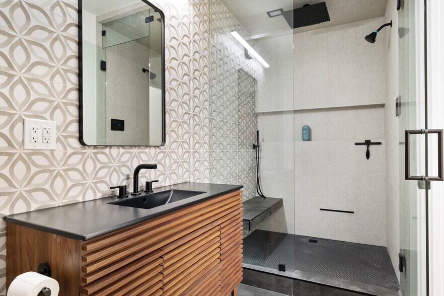 More Photos Of 5731 Palmer Way, Carlsbad Research And Development For Lease