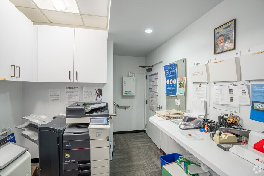 More Photos Of 930 Prospect St, La Jolla Storefront Retail Office For Lease