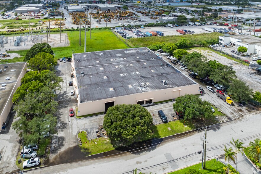 More Photos Of 6350-6370 NW 82nd Ave, Miami Light Manufacturing For Lease