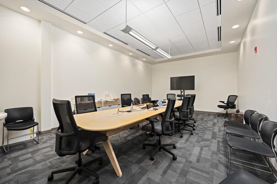 More Photos Of 6533 N Galena Rd, Peoria Manufacturing For Lease