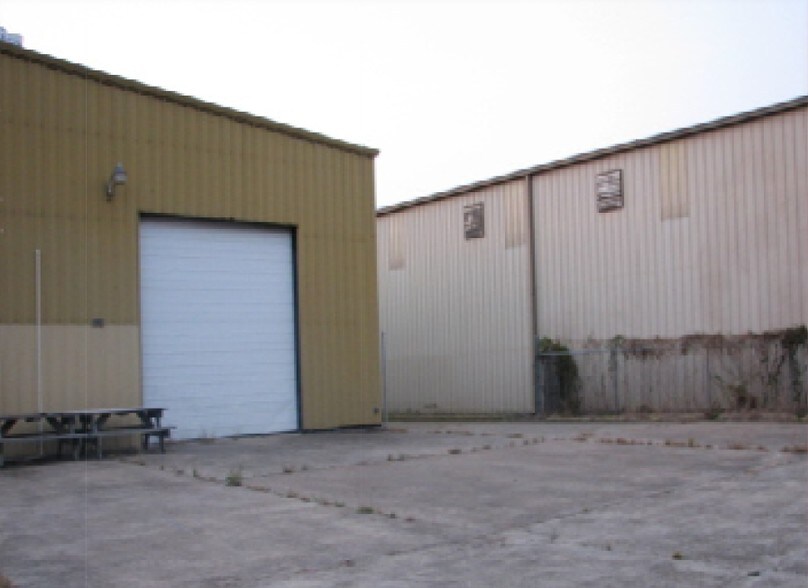 More Photos Of 1203 S Houston Ave, Humble Light Distribution For Sale