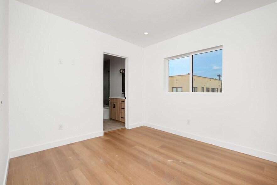 More Photos Of 726 Robinson St, Los Angeles Apartments For Sale