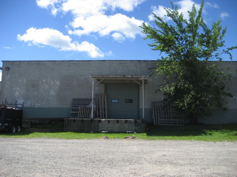 More Photos Of 122 E Railroad Ave, West Haverstraw Showroom For Lease