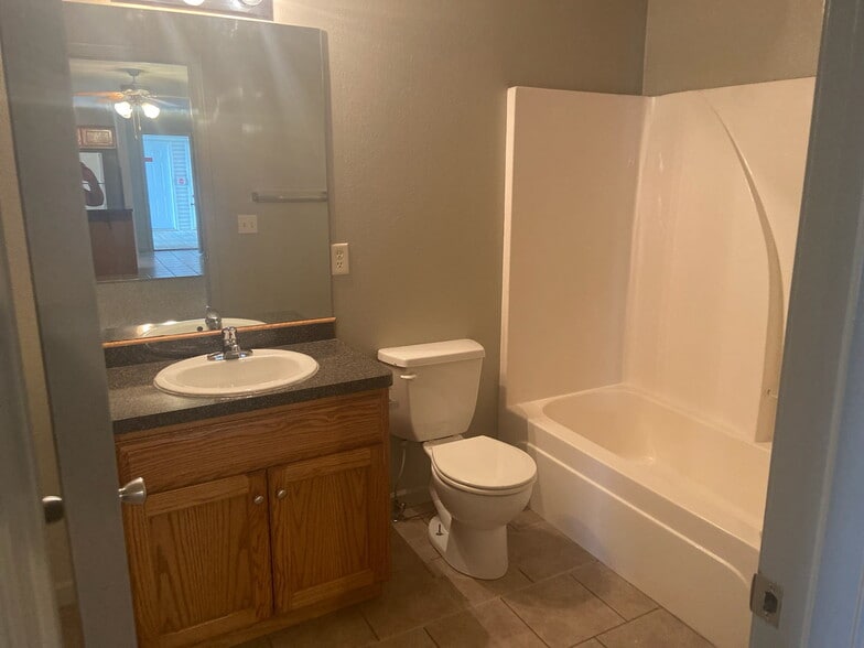 More Photos Of 1325 S Lillian Ave, Bolivar Apartments For Sale
