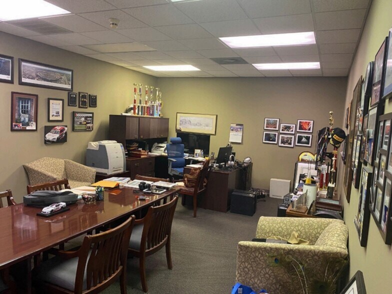 More Photos Of 100 N Constitution Dr, Yorktown Office For Sale