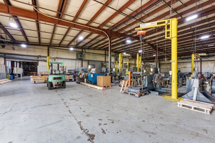 More Photos Of 7 First St, Palmer Warehouse For Lease