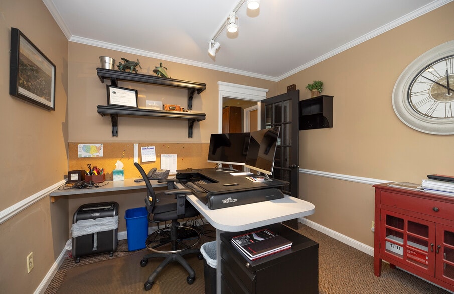 More Photos Of 4024 West Chester Pike, Newtown Square Office For Lease