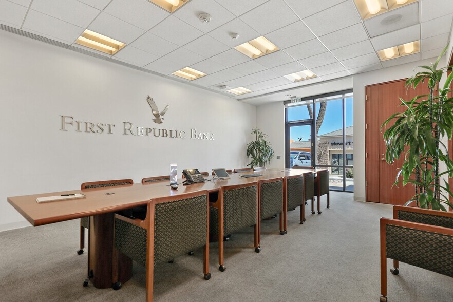 More Photos Of 73010 El Paseo, Palm Desert Office For Lease