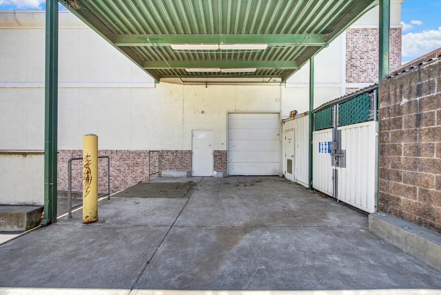 More Photos Of 3340 N Texas St, Fairfield Drugstore For Lease