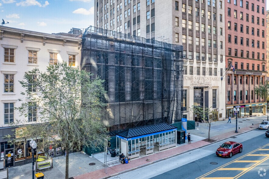 Primary Photo Of 17-21 N Pearl St, Albany Office For Sale