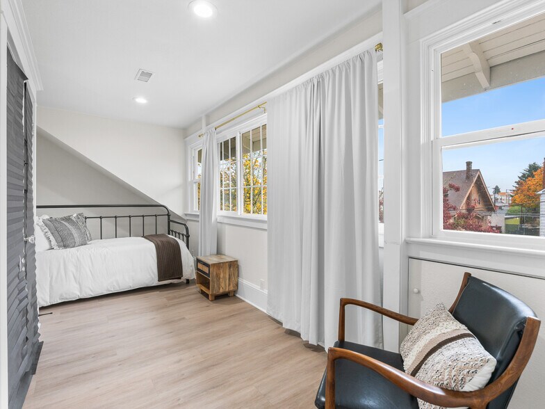 More Photos Of 3415 NE 41st Ave, Portland Multifamily For Sale