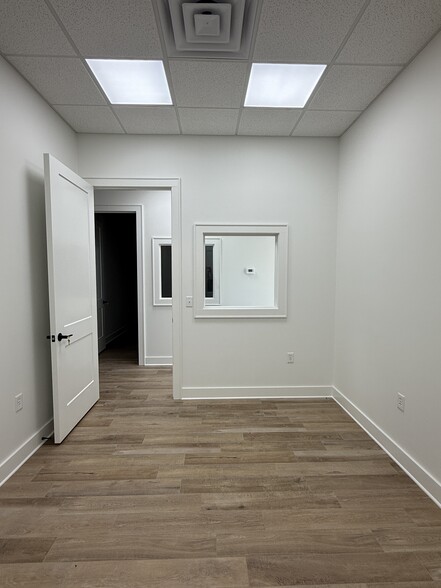 More Photos Of 1500 Swan Lake Road, Bossier City Office For Lease