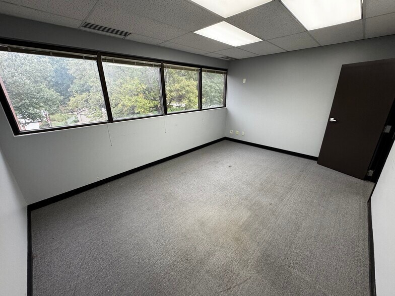 More Photos Of 10300 W 103rd St, Overland Park Office For Sale