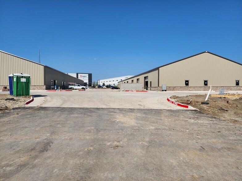 More Photos Of 3255 N McDonald St, McKinney Warehouse For Lease