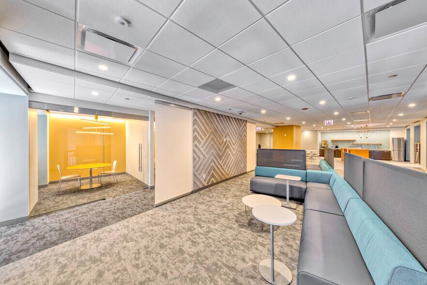 More Photos Of 737 N Michigan Ave, Chicago Office For Lease