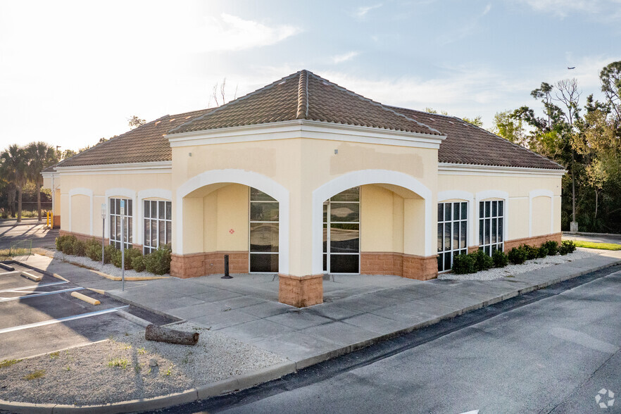 Primary Photo Of 18940 S Tamiami Trl, Fort Myers Medical For Lease