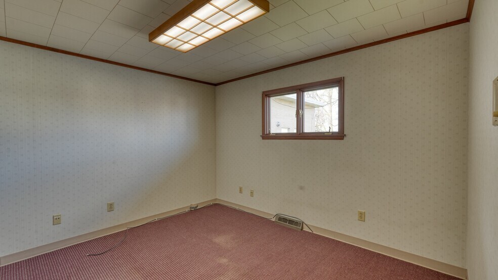 More Photos Of 126 S 9th St, Cambridge Office For Lease